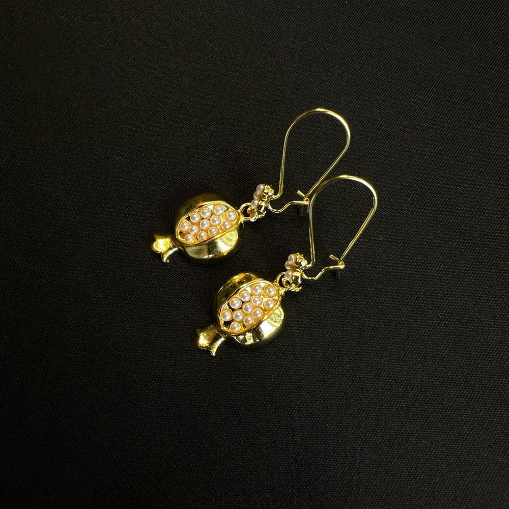 Vintage Style Elegant Gold and Pearl Earrings